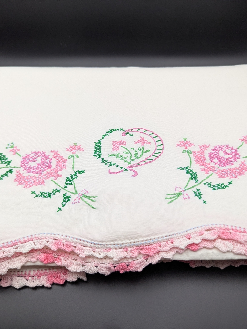 1940s Embroidered Pink Rose With Scalloped Lace Edge Pillowcases (Set Of 2)